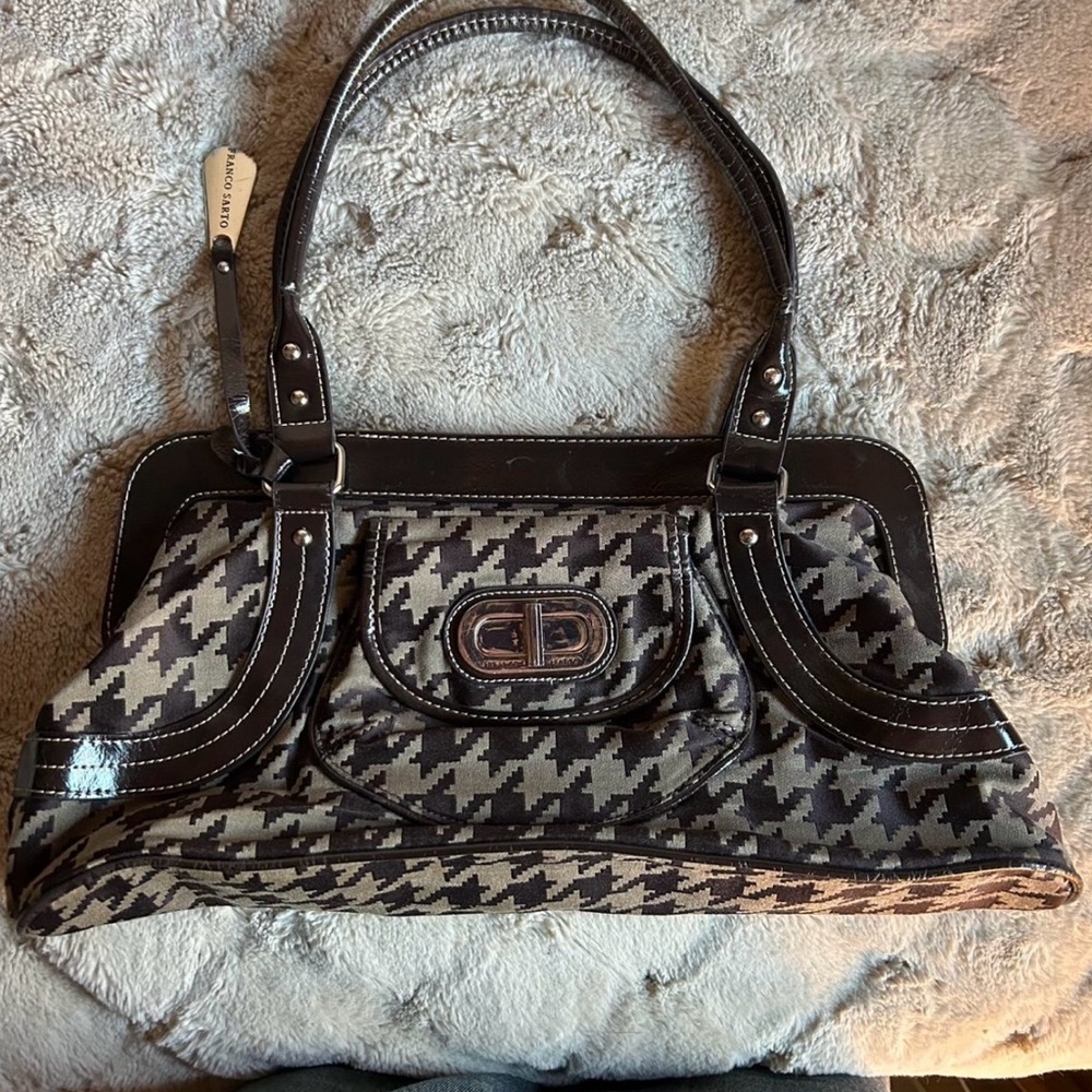 Nine West Black and Brown Shoulder Bag with Elegant Design
